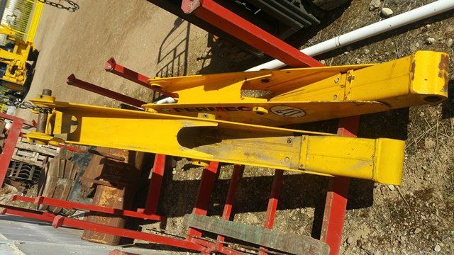 BRAZO ELEVACION RETROCARGADORA FERMEC